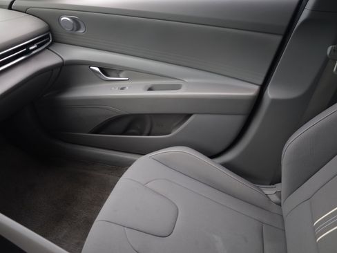 Used 2024 Hyundai Elantra SEL FWD image 12