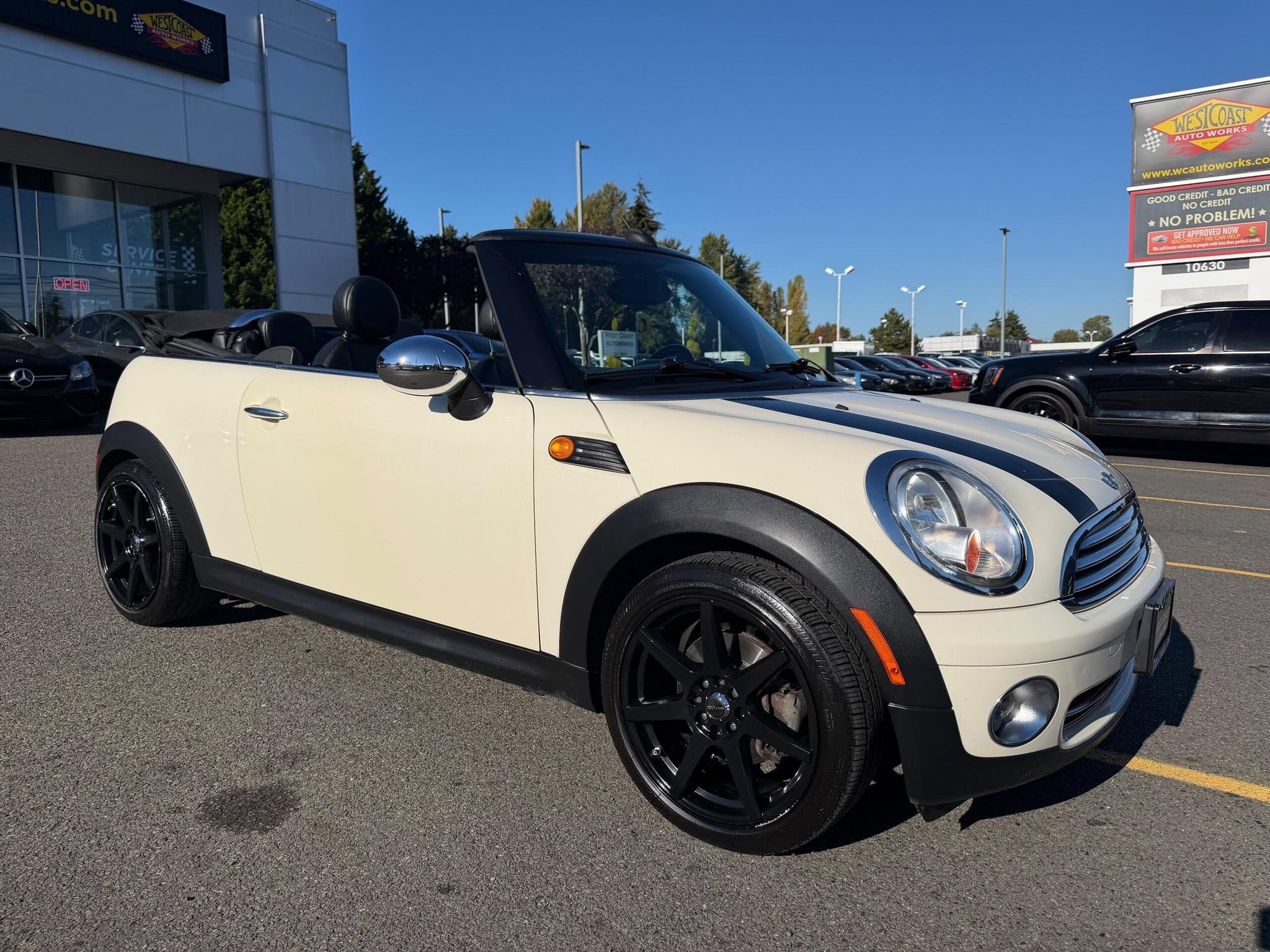 Used 2010 MINI Cooper Convertible FWD image 4