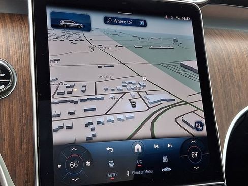 Used 2025 Mercedes-Benz GLC 300 4MATIC image 18