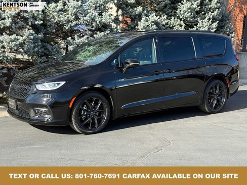 Used 2025 Chrysler Pacifica Limited image 1