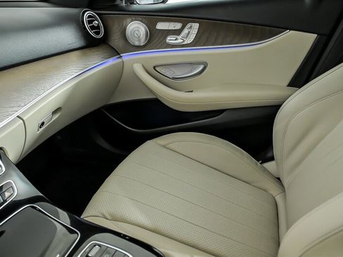 Used 2017 Mercedes-Benz E 300 4MATIC image 30