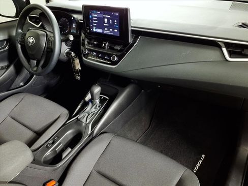 Used 2025 Toyota Corolla LE image 14