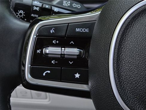 Certified 2024 Kia Carnival SX Prestige FWD image 19