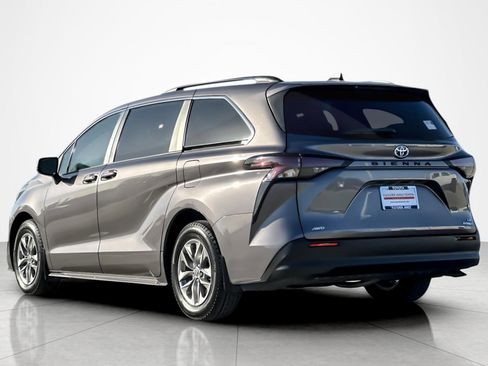 Certified 2023 Toyota Sienna LE w/ LE Plus Package image 3