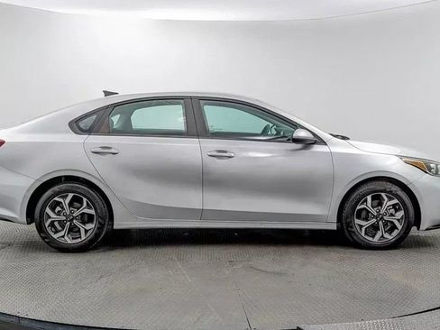 Used 2021 Kia Forte LXS FWD image 9