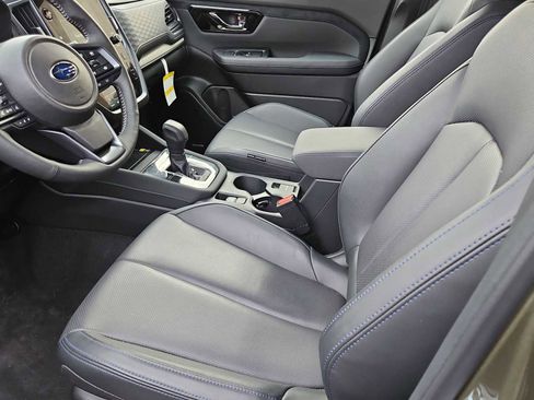 Used 2025 Subaru Forester Limited image 17