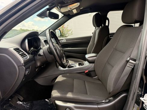 Used 2021 Jeep Grand Cherokee Laredo image 13