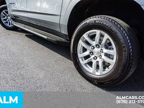 Used 2024 Chevrolet Suburban LT RWD image 16