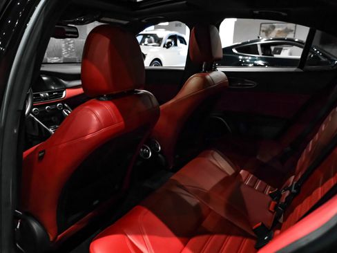 Used 2020 Alfa Romeo Giulia Ti Sport w/ Quick Order Package 22U Sport RWD image 32