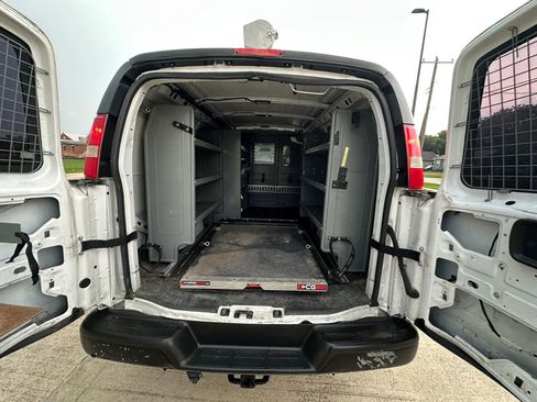 Used 2015 Chevrolet Express 2500 RWD image 15