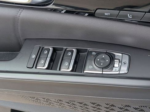 Used 2025 Kia Carnival SX Prestige FWD image 16