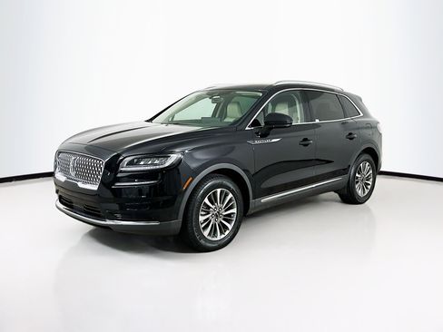 Used 2022 Lincoln Nautilus FWD w/ Premium Package image 3
