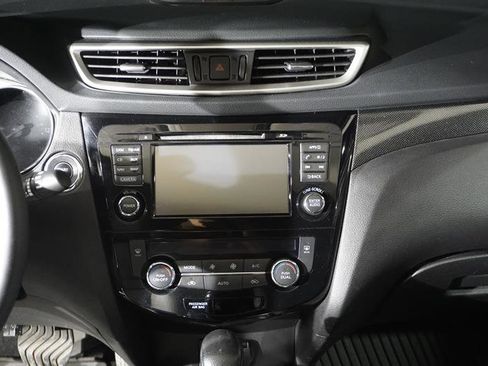 Used 2014 Nissan Rogue SL image 17