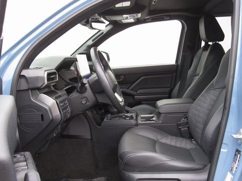 Certified 2025 Toyota 4Runner TRD Off-Road Premium image 10