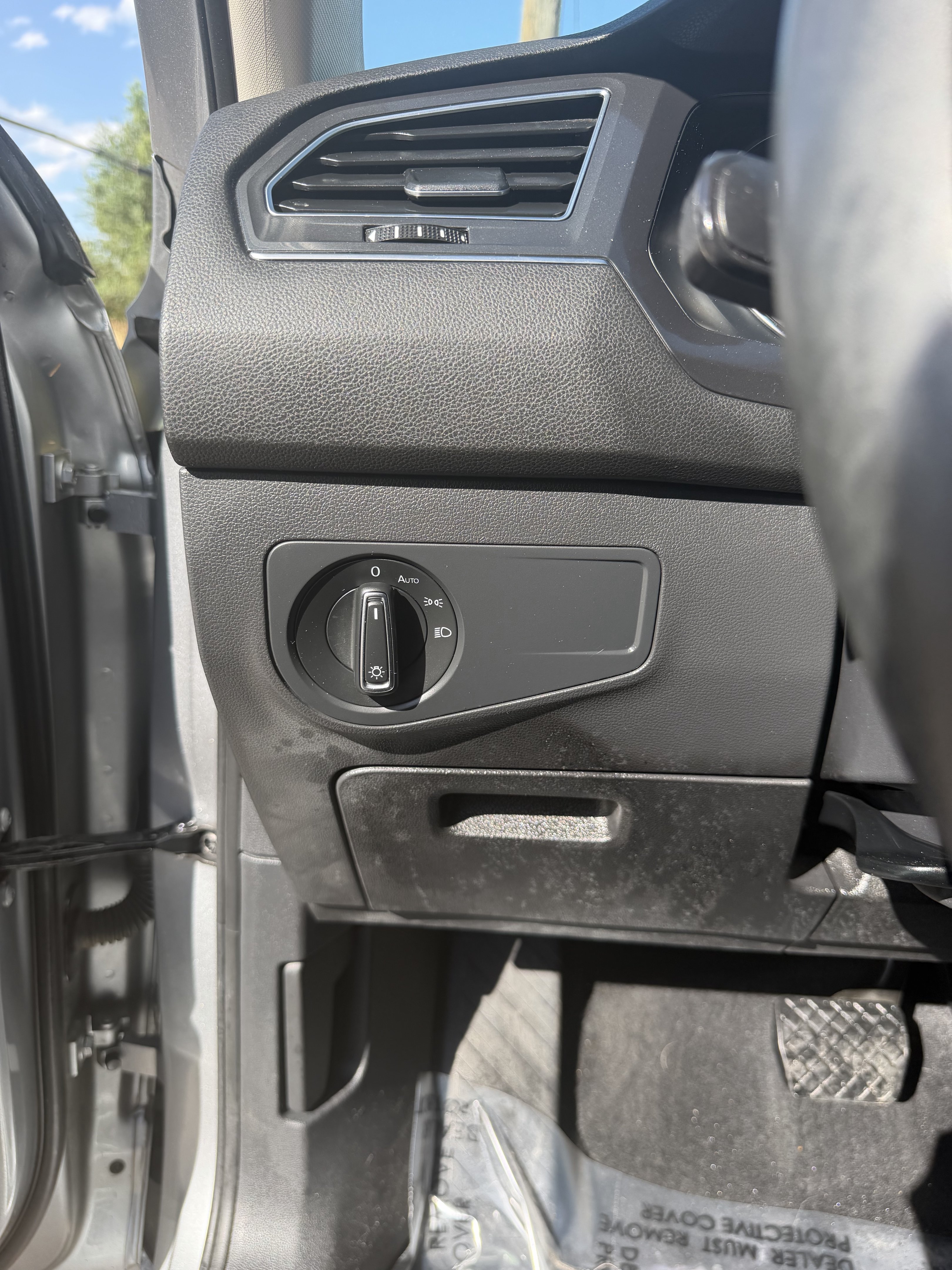 Used 2020 Volkswagen Tiguan SE w/ Panoramic Sunroof Package FWD image 23
