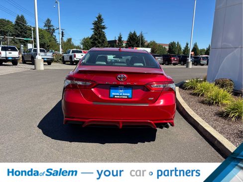 Used 2019 Toyota Camry SE w/ Carpet Mat Package FWD image 5
