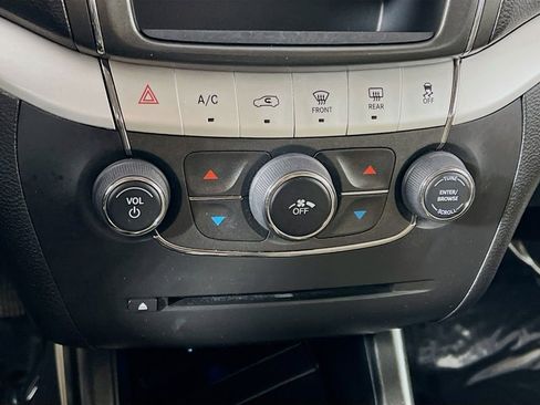 Used 2017 Dodge Journey SE image 14