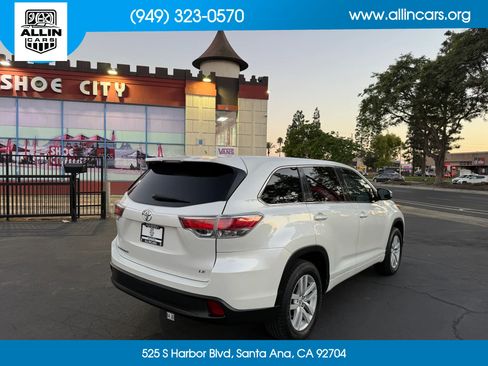 Used 2015 Toyota Highlander LE FWD image 4