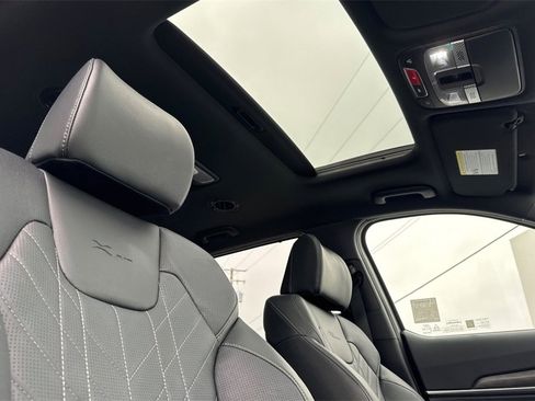 Used 2025 Kia Telluride AWD image 16
