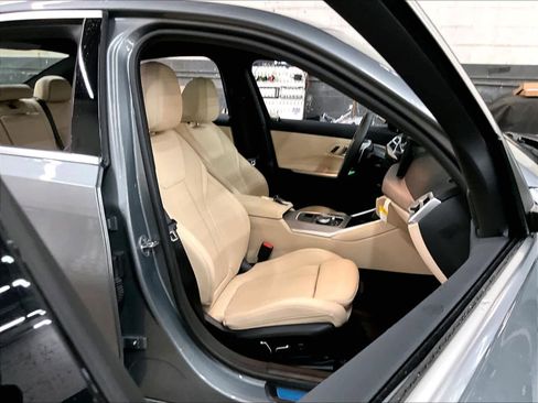 Used 2025 BMW 330i Sedan w/ Premium Package image 9