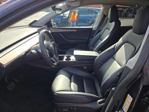 Used 2024 Tesla Model Y 2WD image 9