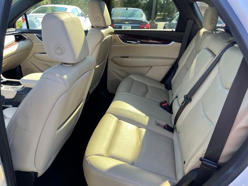 Used 2017 Cadillac XT5 Premium Luxury image 28