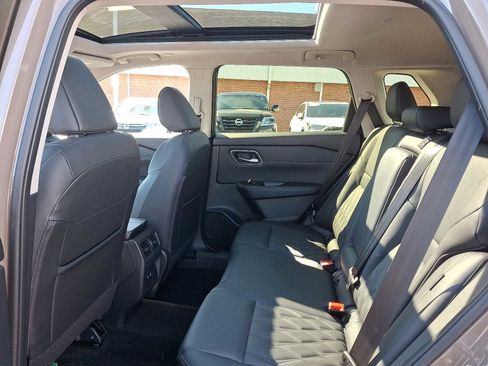 Used 2024 Nissan Rogue Platinum image 10