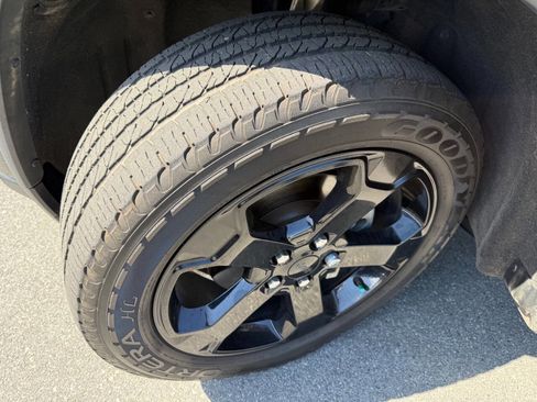 Used 2019 Jeep Grand Cherokee Laredo image 24