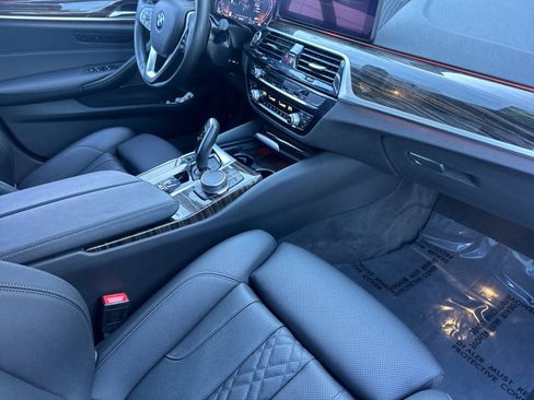 Used 2023 BMW 530i w/ Premium Package image 15