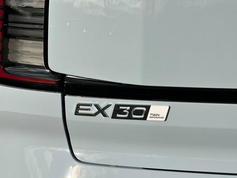 New 2026 Volvo EX30 Plus w/ Protection Package Premier image 24