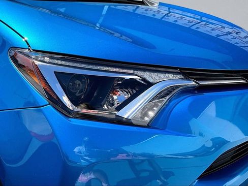 Certified 2018 Toyota RAV4 XLE FWD image 32