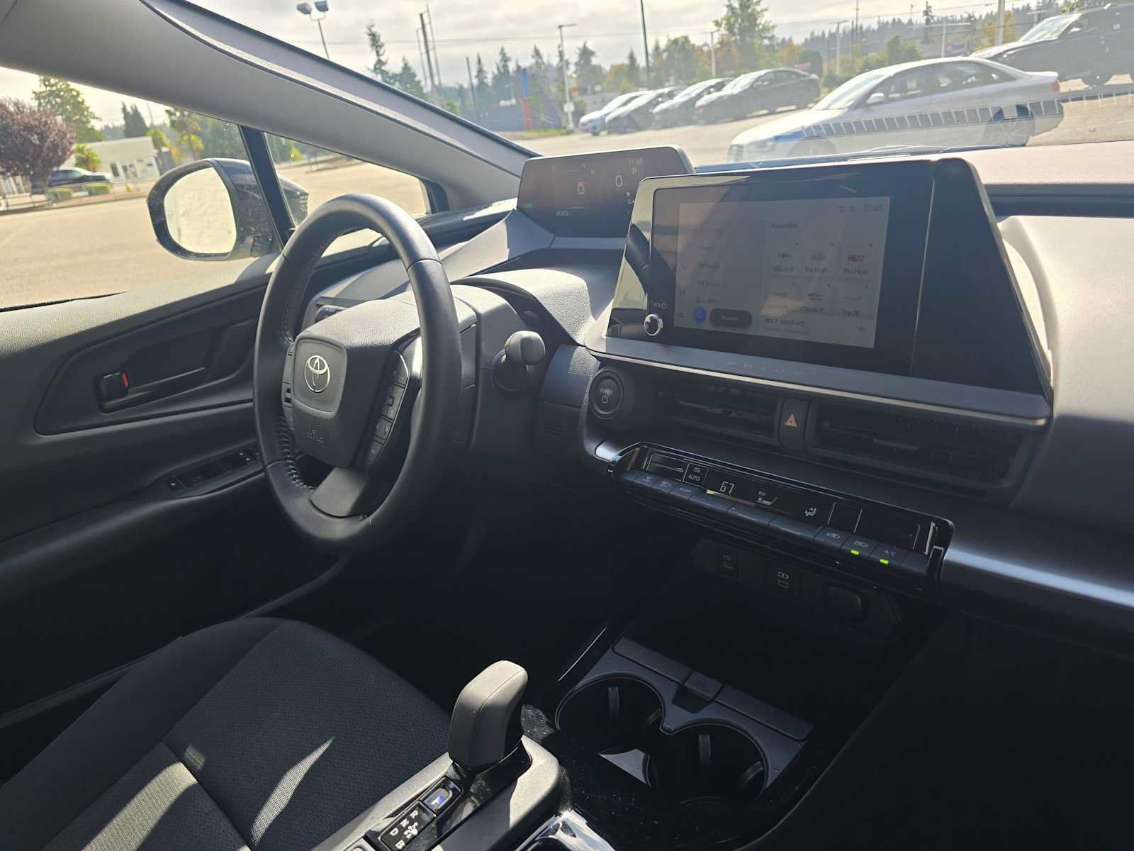 Certified 2025 Toyota Prius LE FWD image 10