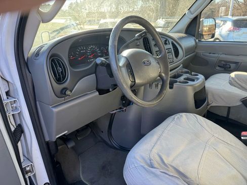 Used 2005 Ford E-350 and Econoline 350 XLT image 10