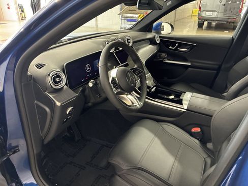 Used 2025 Mercedes-Benz GLC 300 4MATIC image 10