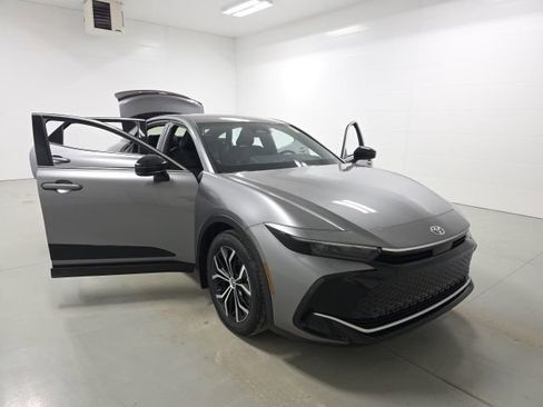 New 2026 Toyota Crown XLE image 8