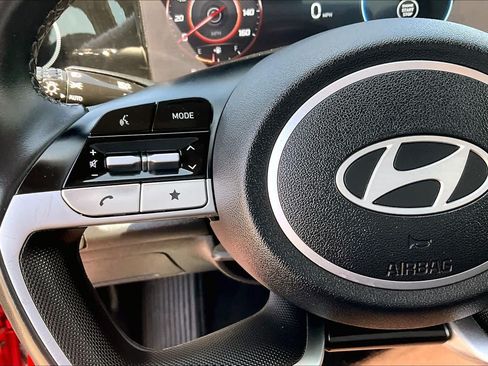Used 2025 Hyundai Elantra Limited FWD image 23