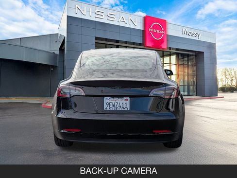 Used 2023 Tesla Model 3 Standard Range image 9