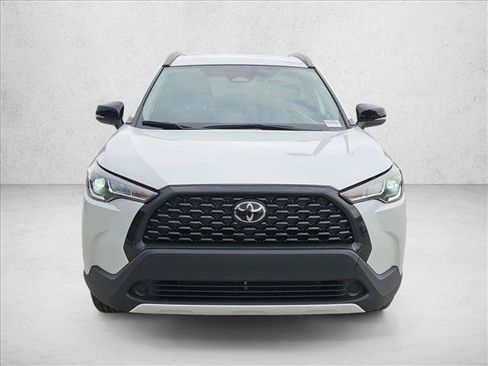 Used 2025 Toyota Corolla Cross LE FWD image 2