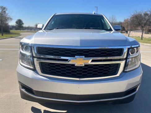 Used 2017 Chevrolet Suburban LT image 3