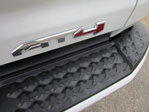 Used 2025 GMC Canyon AT4 w/ Technology Plus Package image 11