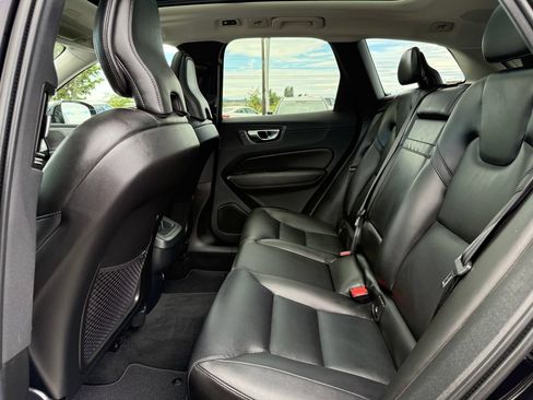 Used 2019 Volvo XC60 T6 Momentum w/ Multimedia Package AWD/4WD image 15