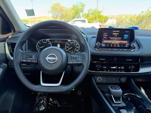 Used 2022 Nissan Rogue SV FWD image 16