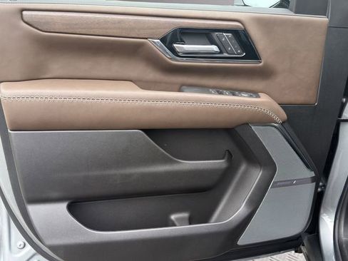 New 2026 GMC Yukon Denali Ultimate w/ LPO, Floor Liner Package AWD/4WD image 13