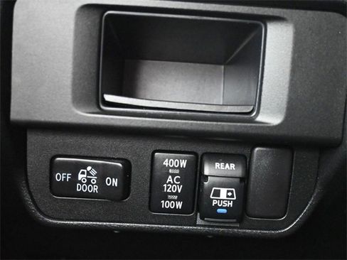 Used 2017 Toyota Tacoma TRD Off-Road w/ Tow Package (A/T) image 25