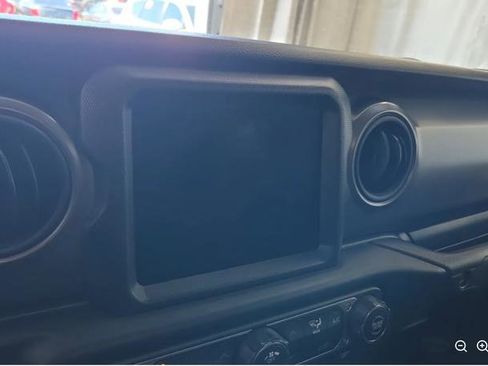 Used 2022 Jeep Gladiator Sport image 5