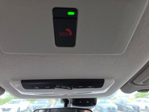 New 2025 Nissan Versa SR w/ Trunk Package image 18