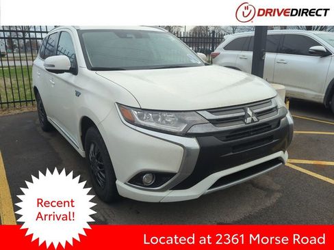 Used 2018 Mitsubishi Outlander SEL image 1