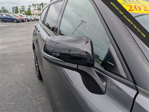 Used 2021 Toyota Highlander XSE image 12