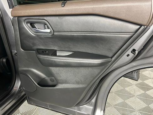 Used 2023 Nissan Rogue SV w/ SV Premium B Package image 39