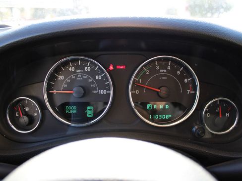 Used 2018 Jeep Wrangler Unlimited Sahara w/ Connectivity Group image 33